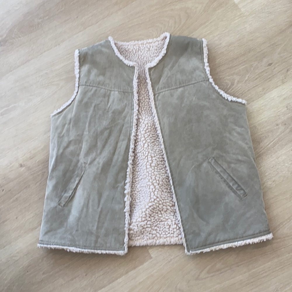 Reversible winter vest